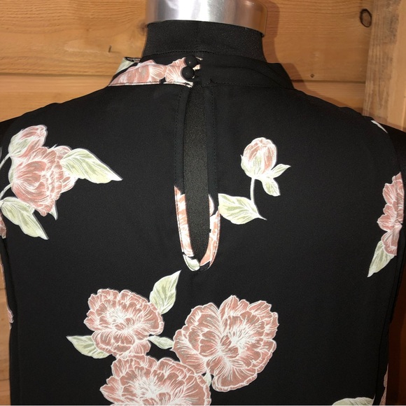 Cupcakes & Cashmere Blouse Black Floral choker collar / cold shoulder size M - Picture 14 of 14
